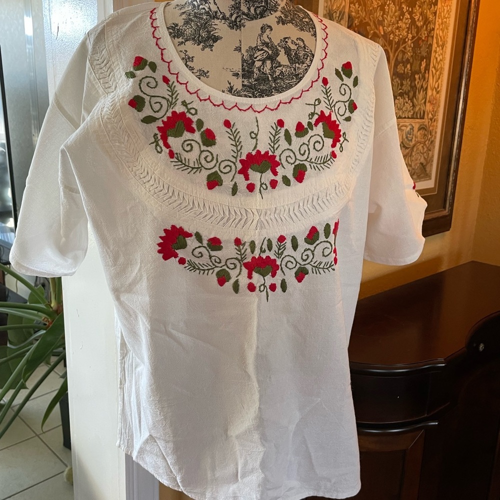 New. Authentic Mexican top. This top is from Sinaloa Mexico.